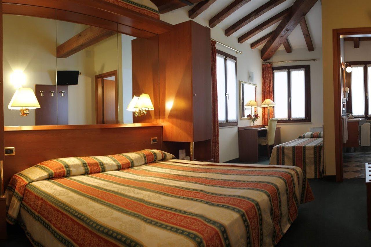 Hotel Antico Moro Chirignago-Zelarino Exteriör bild